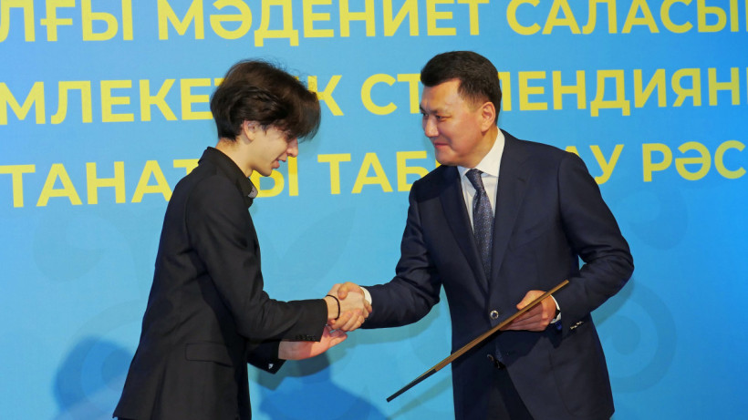  Артур Алипов 