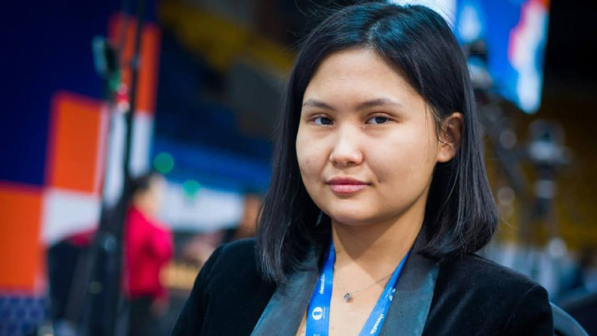 Bibisara Assaubayeva returns to Kazakhstan after chess tournament in China