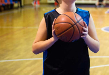 Урок физкультуры в алматинском лицее закончился серьезной травмой ученика