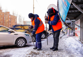 Астанада тротуарлар мен жолдардың мұзы тазартылып жатыр