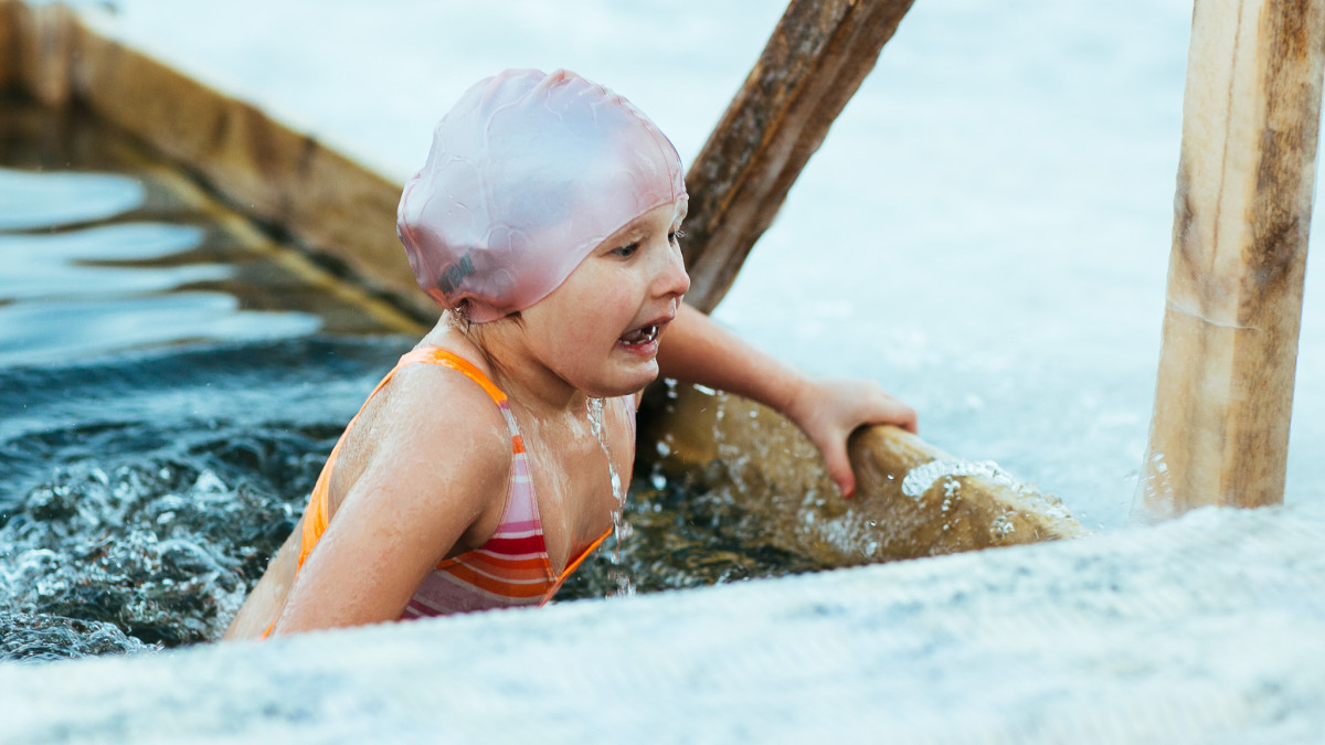 Чем могут быть опасны крещенские купания для детей
