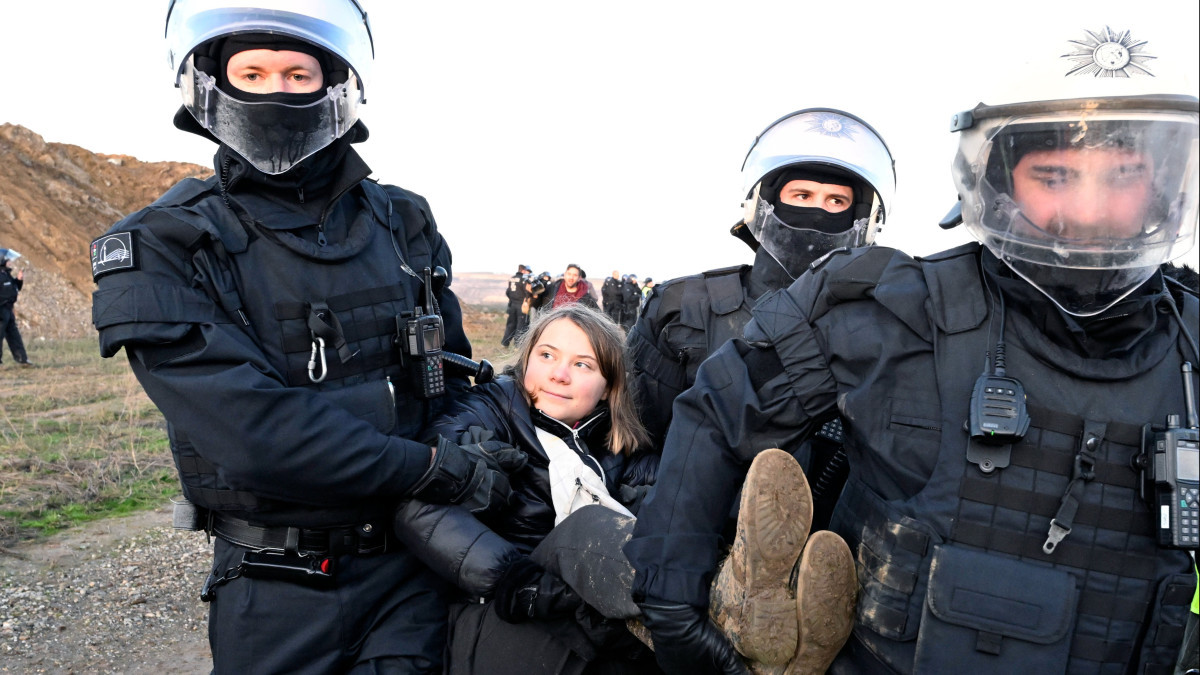 Эко-активистку Грету Тунберг задержали полицейские в Германии