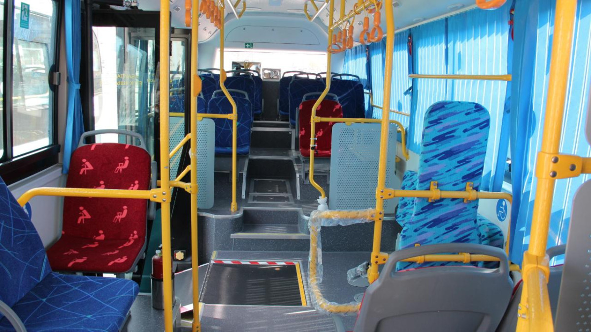 Карагандинцы в возрасте до 18 лет смогут ездить в автобусах бесплатно