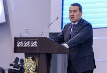 Алихан Смаилов раскритиковал качество строительства дорог в Казахстане