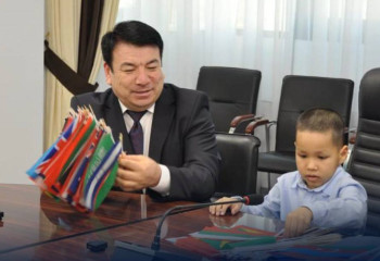 Алты жасар оқушы 180 елдің мемлекеттік туын жатқа біледі