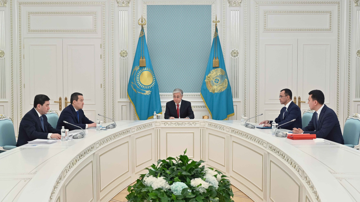 Президент провел консультации с премьер-министром и председателями палат Парламента