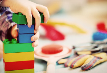 Бас прокурор балаға қол көтерген тәрбиешілерге қатысты пікір білдірді