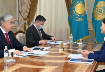 Tokayev meets with Kazpost Chairwoman