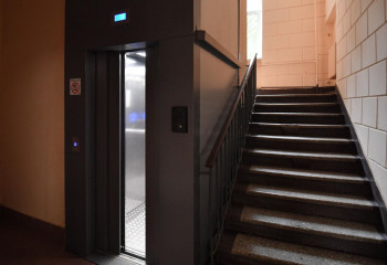 Астанчанина арестовали за избиение супруги в лифте