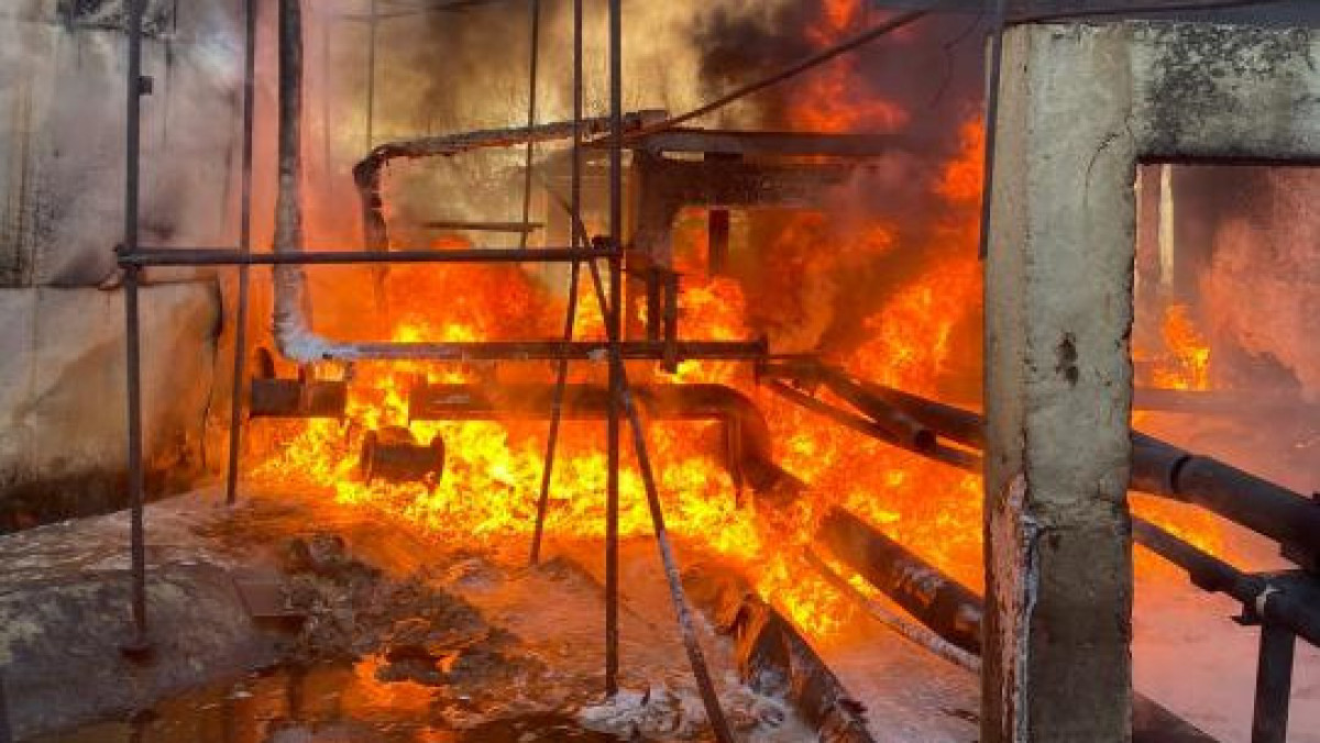 Бывший химзавод загорелся в Атырау