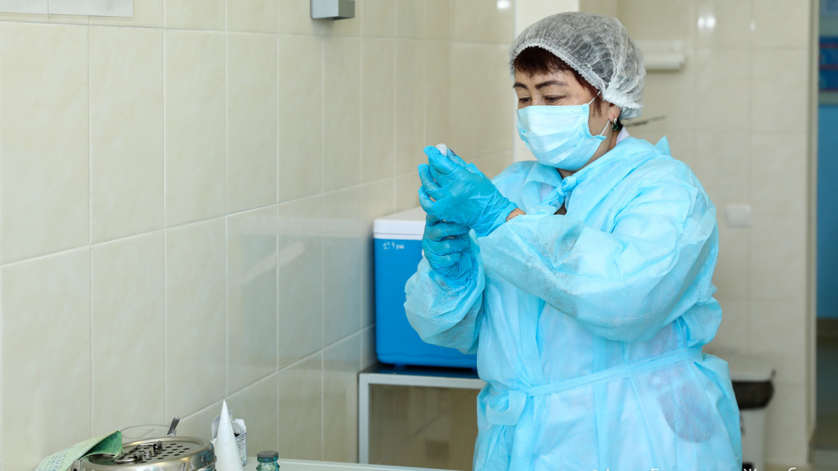 Десять заболевших коронавирусом казахстанцев находятся в тяжелом состоянии