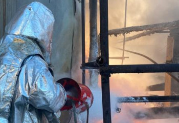 Өрт сөндірушілер май қалдықтарының жануын сөндірді