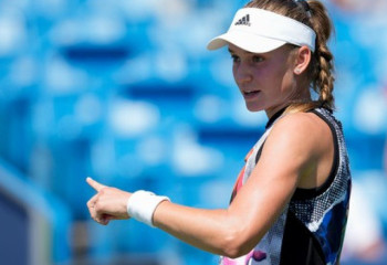 Rybakina stroll into Australian Open fourth round