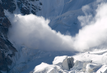 В Тибете из-за схода лавины погибли 13 человек