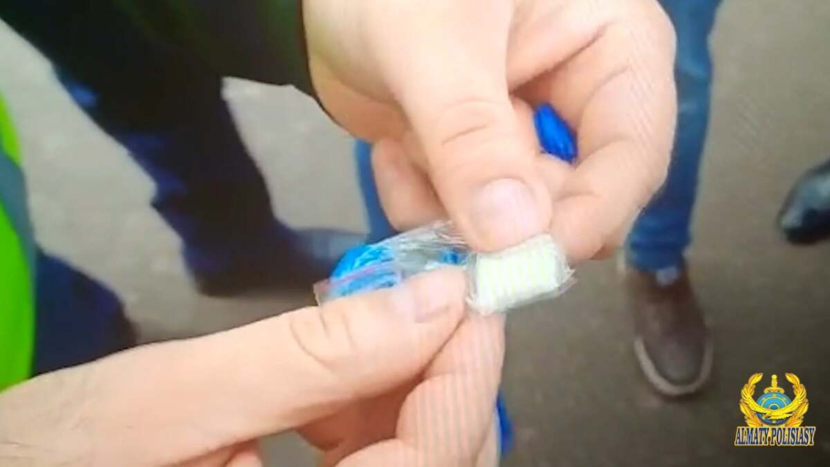 200 разовых доз мефедрона изъяли полицейские у мужчины в Астане