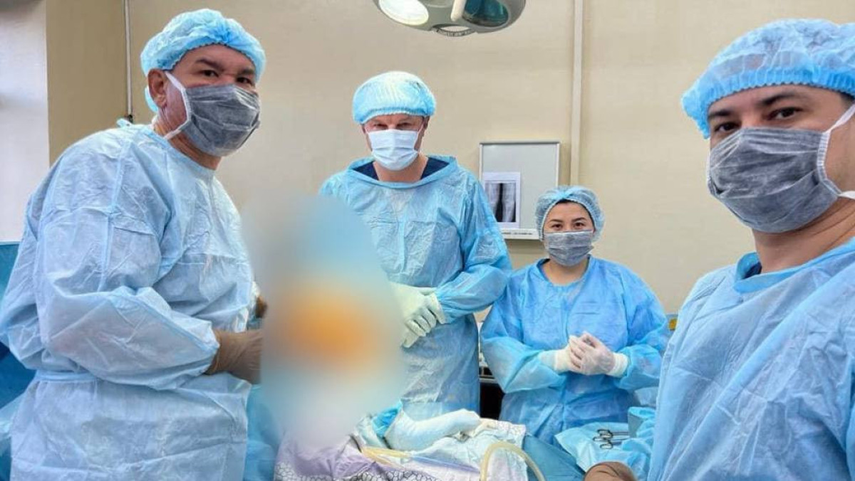 Коленный сустав на имплант нового поколения заменили пациентке из Туркестана
