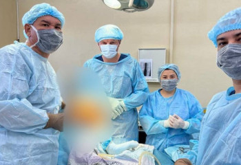 Коленный сустав на имплант нового поколения заменили пациентке из Туркестана