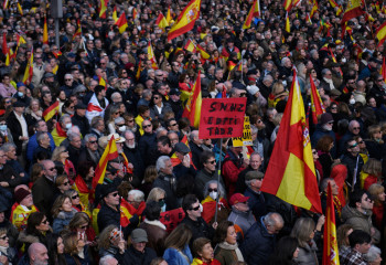 Тысячи медиков вышли на акцию протеста в Мадриде