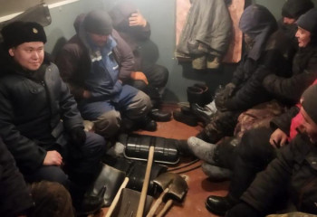 ШҚО құтқарушылары жолаушыларға көмекке келді