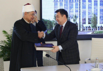 Глава Мининформации посетил Египетский университет исламской культуры «Нур-Мубарак»