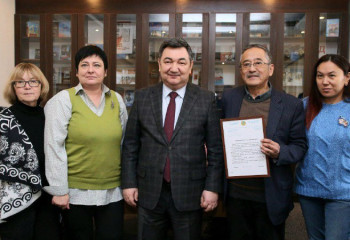 Дархан Кыдырали поздравил коллектив «Дружные ребята» с 90-летним юбилеем