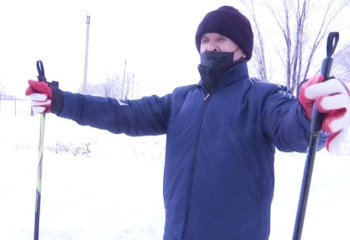 15 км в неделю бегает на лыжах 88-летний профессор из Караганды