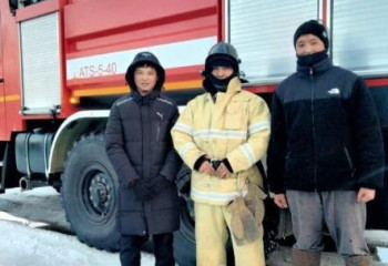 В Караганде подростки спасли на пожаре двух пенсионеров