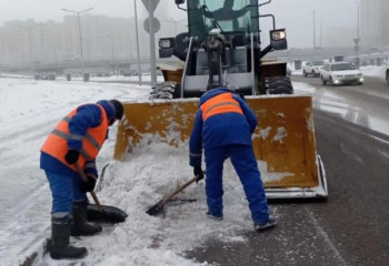 Астанада қар тазалауға екі мыңнан астам жол жұмысшысы шықты