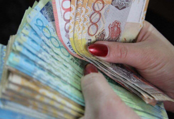 На 40 млн тенге обманула мошенница жителей Атырауской области