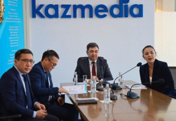 Ақпарат министрі LinkedIn компаниясының өкілі Шеймус Клэнсимен кездесті