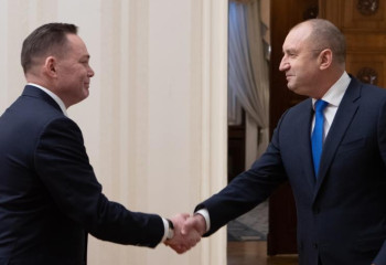 Посол Казахстана вручил верительные грамоты Президенту Болгарии