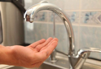 Из-за аварии на водопроводе в Атырау один из микрорайонов остался без воды