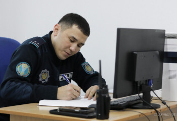 Фоторепортаж: Учаскелік полиция лейтенантының қызметі