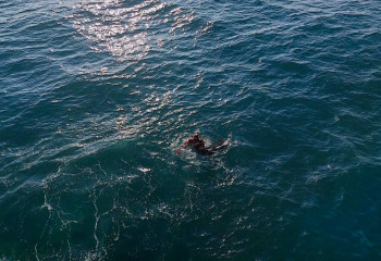 Вытащили со дна моря: Водолазы спасли тонущую женщину на Каспие