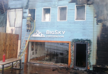 Рестобар в горах загорелся в Алматы