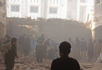 Пәкістандағы мешітте жарылыс болып, 100-ге жуық адам зардап шекті