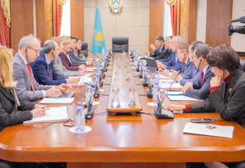 Kazakh Senators meet with representatives of International Monetary Fund