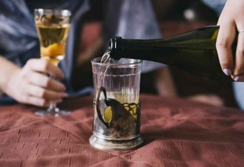 За алкоголь и маты сняли с рейса двух пассажирок поезда Костанай – Алматы