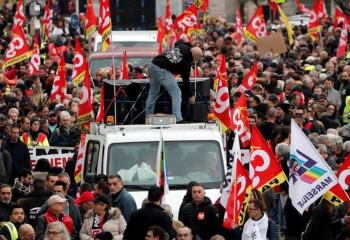 Французы митингуют против повышения пенсионного возраста
