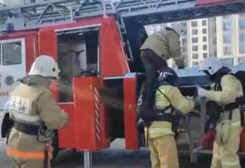 Елордалық өрт сөндірушілер көпқабатты үйдегі өртті жойды