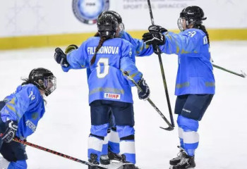 Женская сборная Казахстана по хоккею возглавила турнирную таблицу чемпионата мира