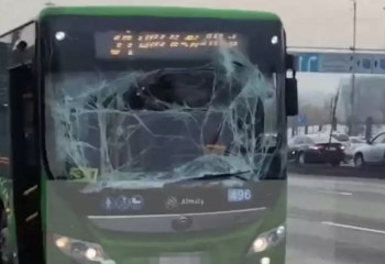 Алматыда екі автобус соқтығысып, алты адам жарақат алды