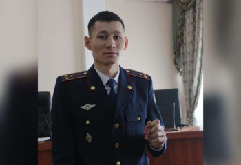 Спасший девушку полицейский получил квартиру в Аркалыке