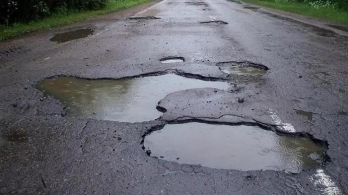 В Павлодарской области более 30 км автодорог требуют ремонта