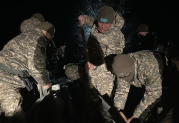 Военные помогают в борьбе со стихией в Туркестанской области