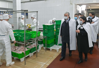 Глава государства ознакомился с работой птицефабрики в селе Мырзатай
