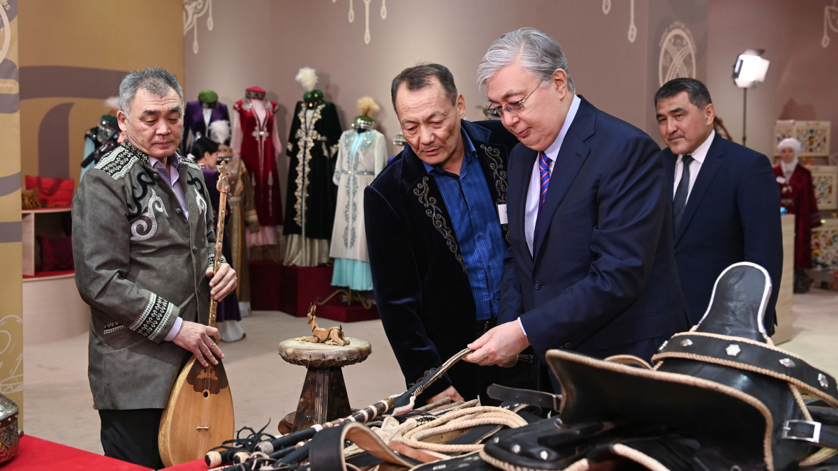 Президент посетил выставку ремесленников Жамбылского региона