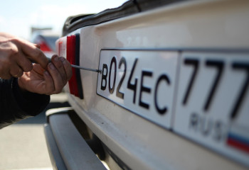 За 600 долларов предлагают мошенники в ЗКО снять авто с иностранного учёта