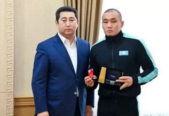 Ключи от квартиры вручили казахстанскому паралыжнику