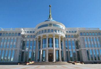 Глава государства провел телефонный разговор с Президентом ОАЭ